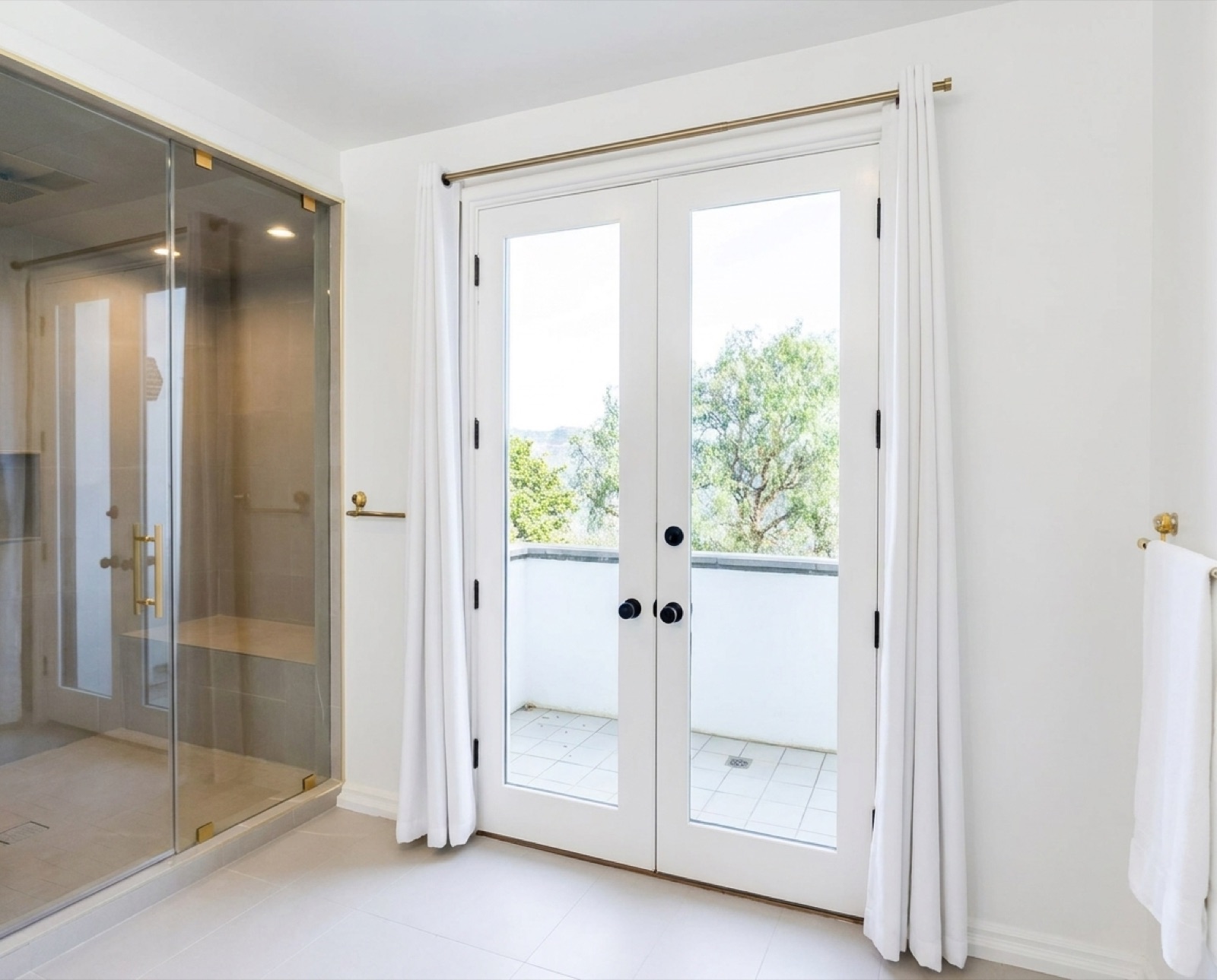 Ensuite bath two opening to a private balcony