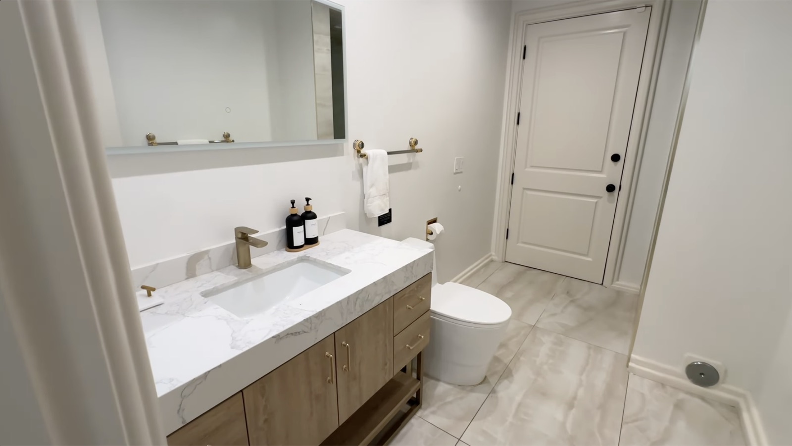 The shared main floor bathroom for the Palm and Koi rooms